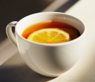 Dùng trà chanh có đau bao tử?