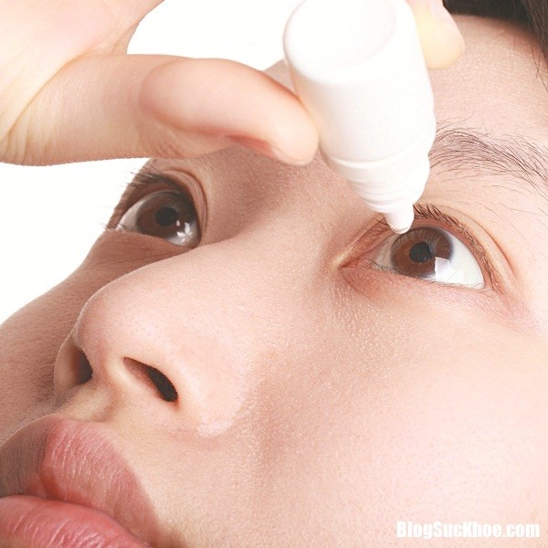 Nguyên nhân gây khô mắt và thuốc điều trị