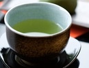 Thiếu nữ bị viêm gan sau khi uống quá nhiều trà xanh